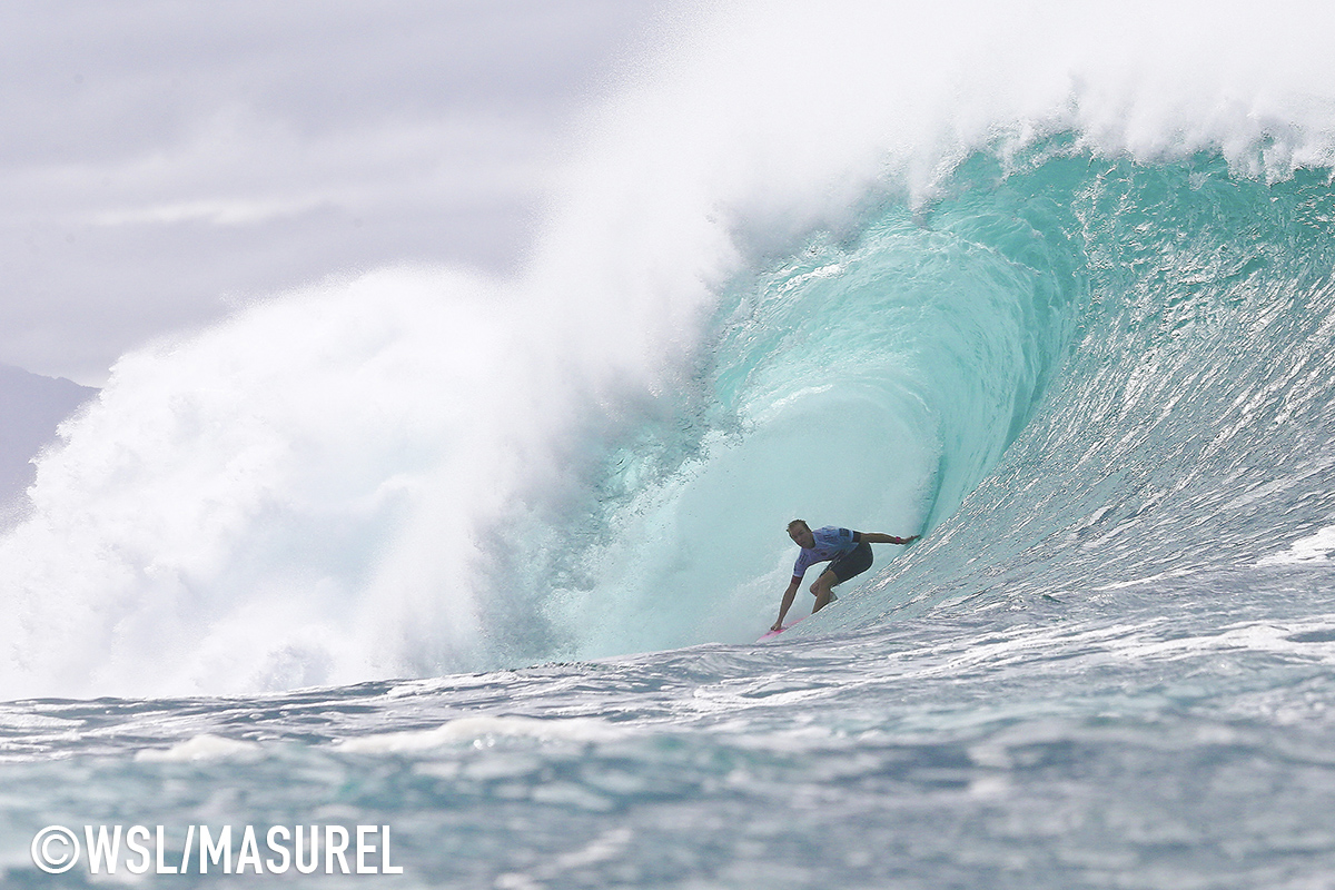 Jamie O'Brien advancing into the Final of the Pipe Invitational.