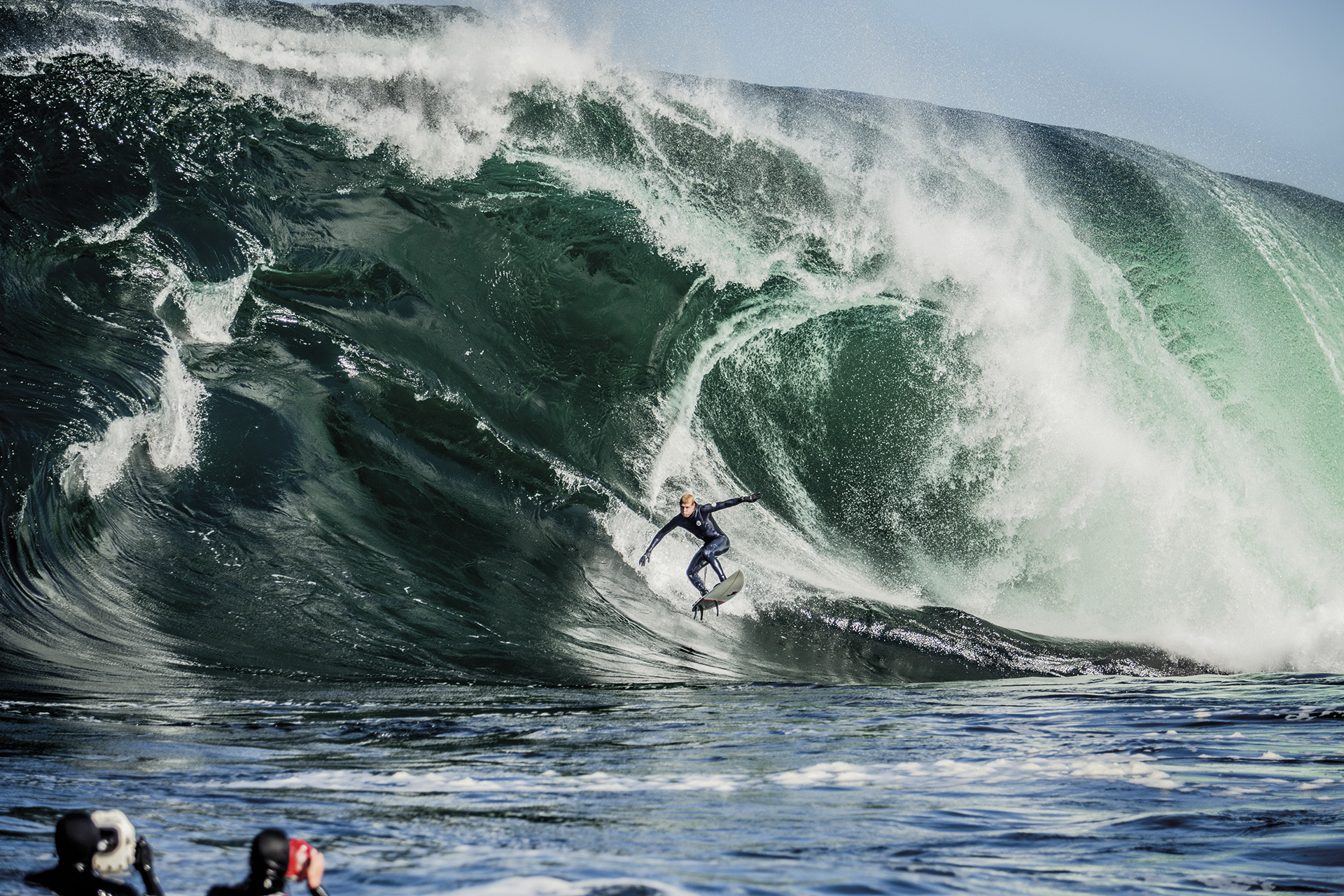 Mick Fanning surfs at Shipstern Bluff in Tasmania, Australia on August 26, 2015 // Adam Gibson / Red Bull Content Pool // P-20150828-00294 // Usage for editorial use only // Please go to www.redbullcontentpool.com for further information. //