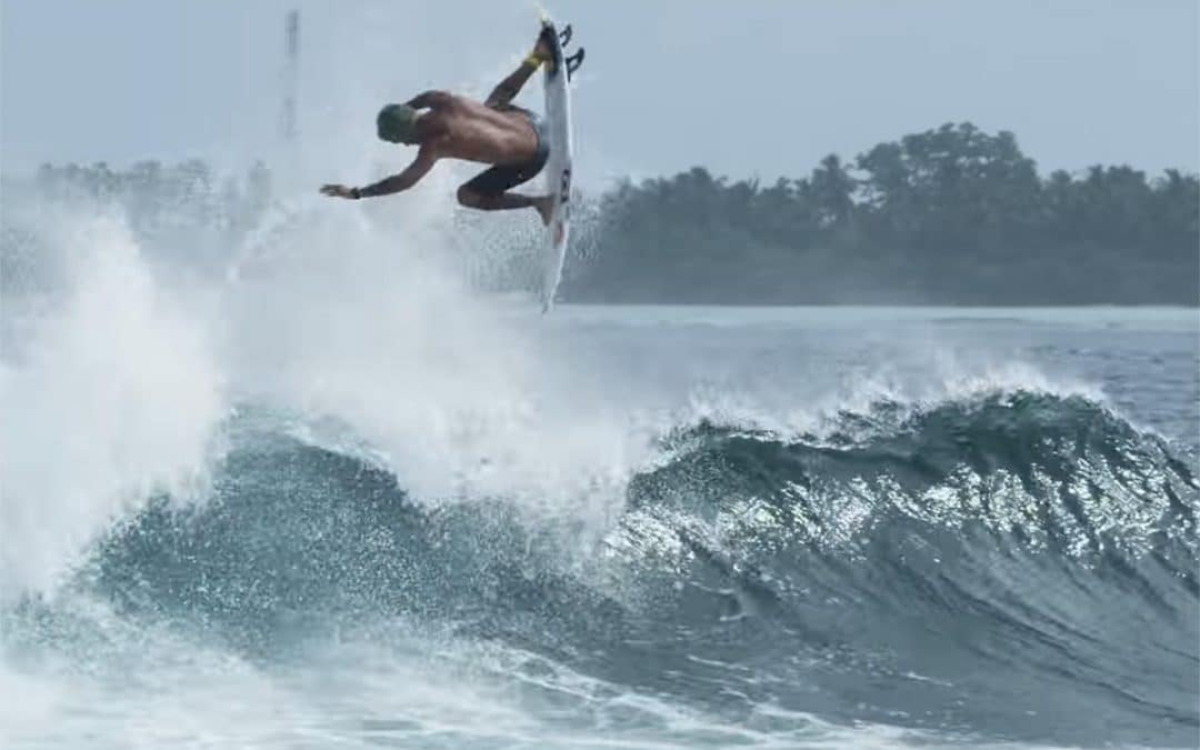 FILIPE TOLEDO – SMASHING THE MALDIVES