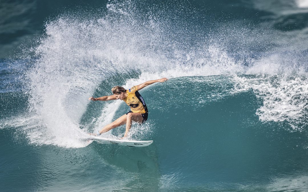 Oi Rio Pro down to the quarters as John John tweaks bad knee…