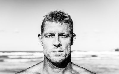 3x World Champion Mick Fanning Tears His ACL In South Africa