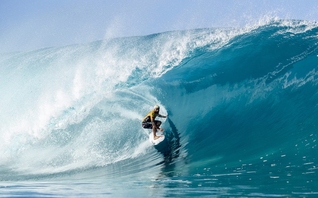 Billabong Pipe Masters in Memory of Andy Irons kicks off. World title hopefuls keep dreams alive.