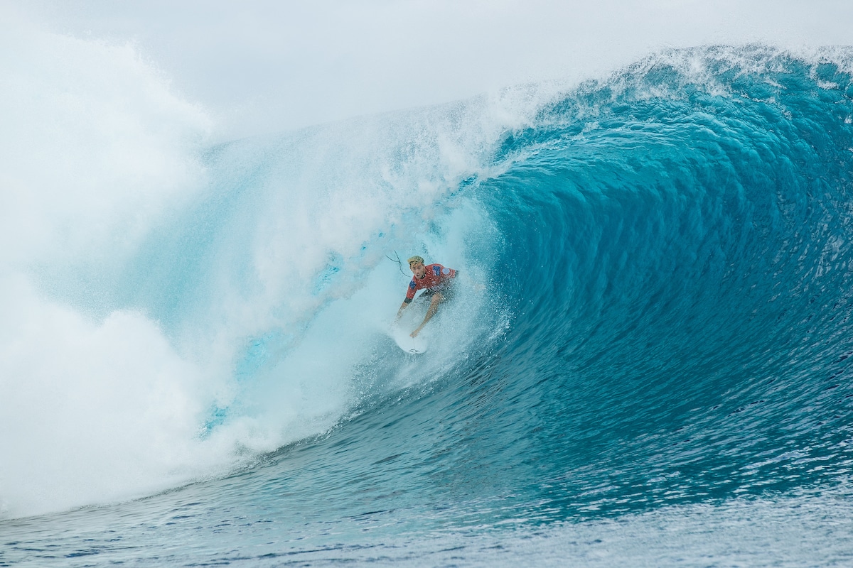 Surfing the Legendary Barrels of Tahiti in 360 Video - VRScout