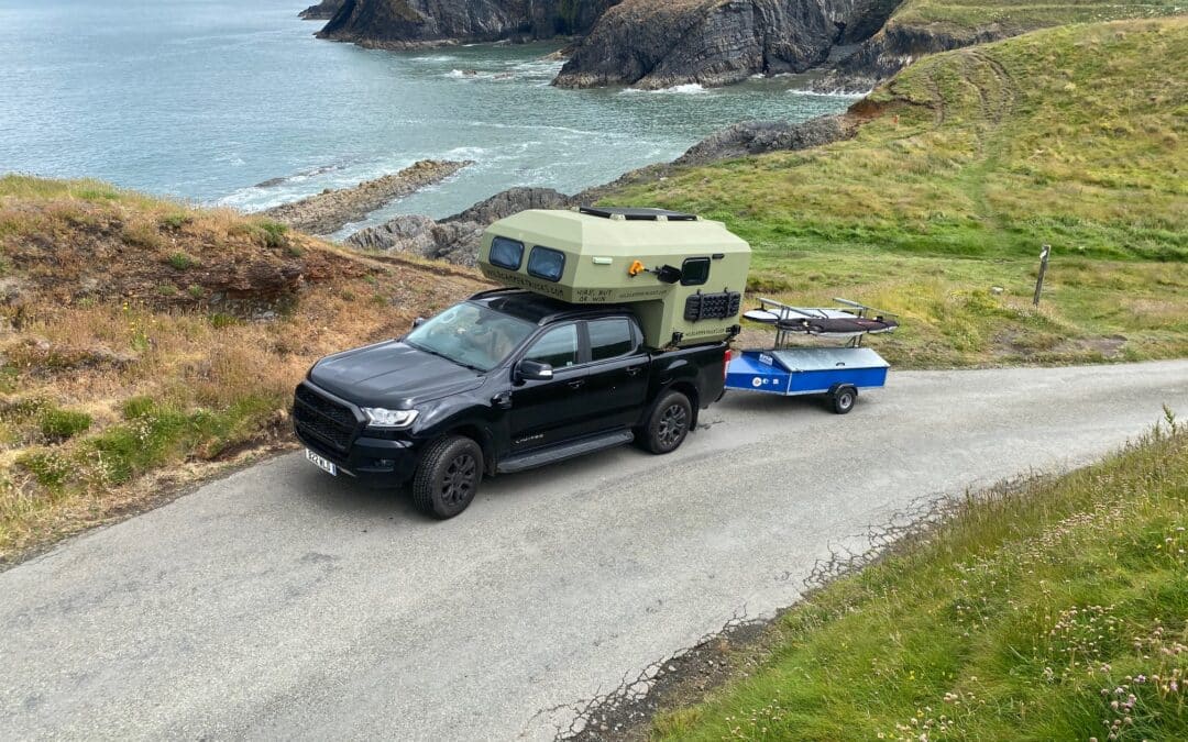 Camp and road-trip in a 4 x 4 truck