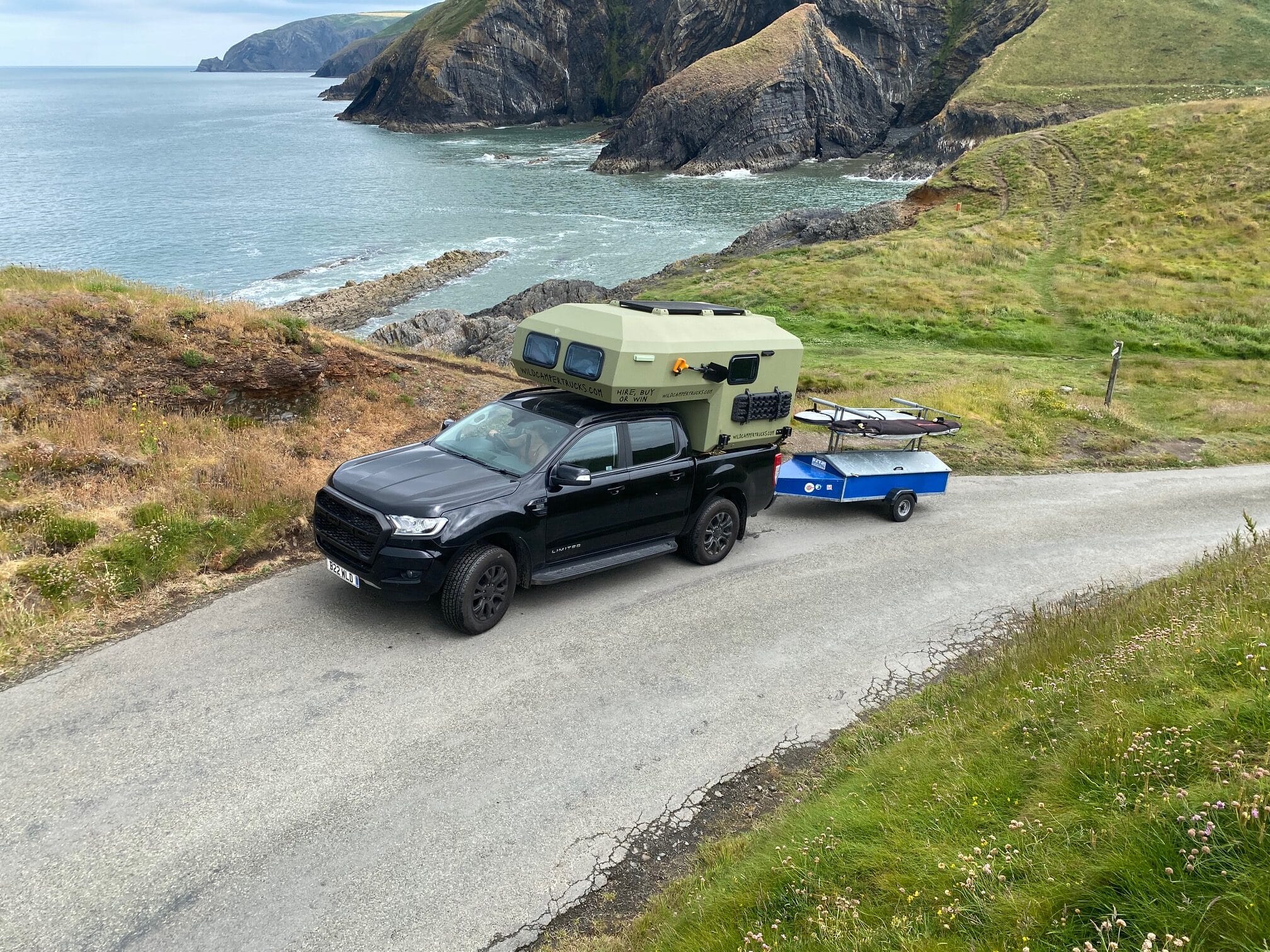 Camp and road-trip in a 4 x 4 truck