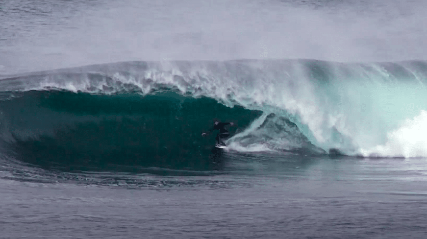SOLO SURFING ONE TERRIFYING WAVE