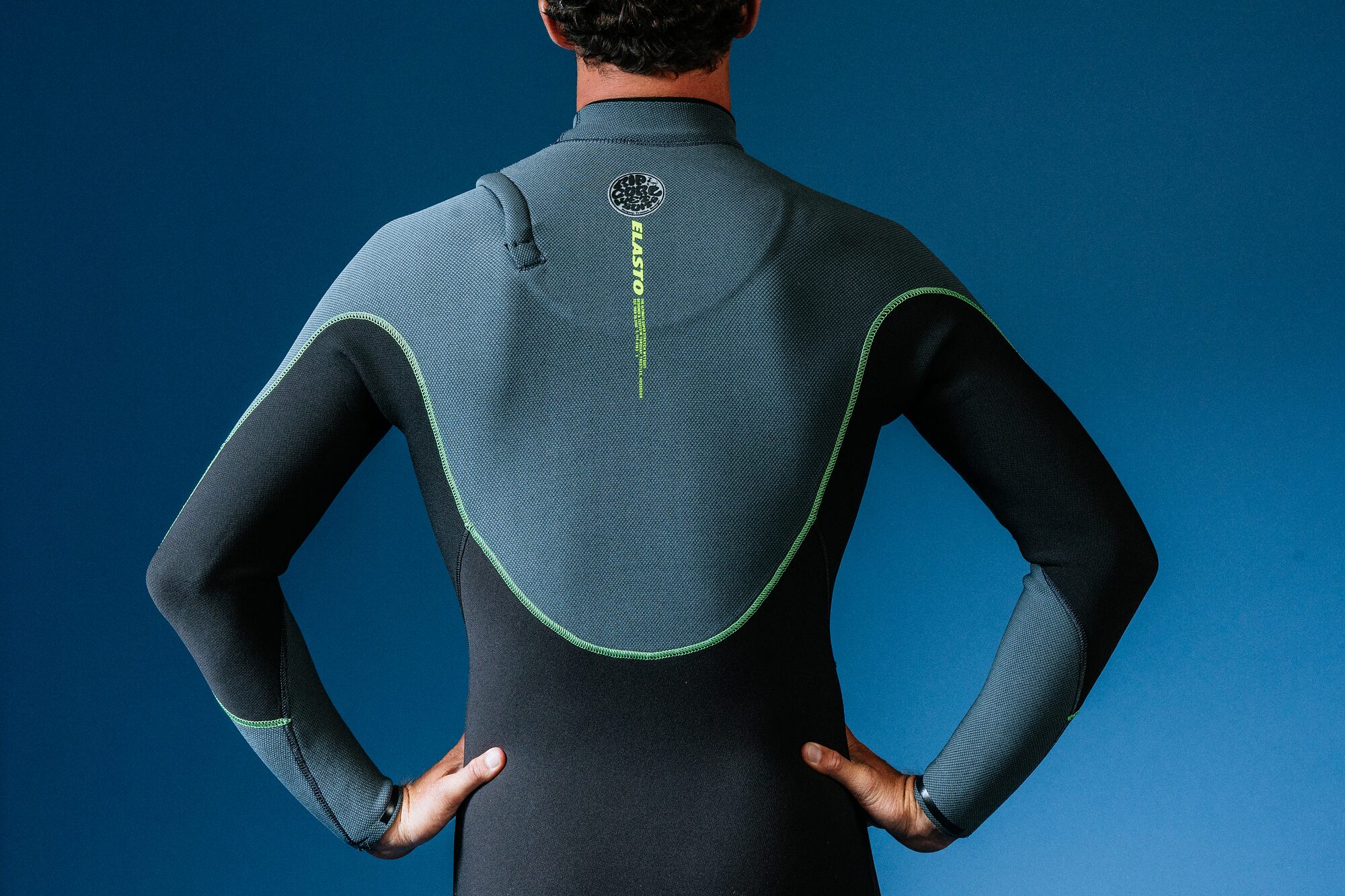 Back of a Rip Curl Elasto wetsuit showing the one-piece panel across the shoulders